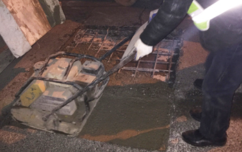 西安市政橋梁橋面鋪裝層混凝土滲水冬季搶修